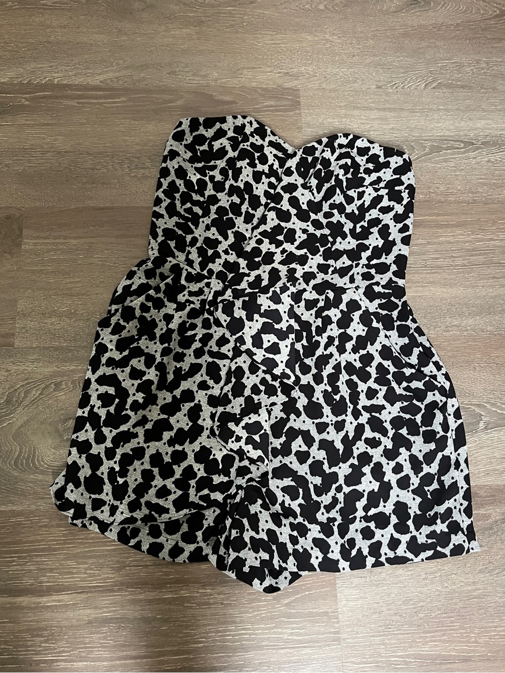 Express Black & White Strapless Printed Romper size 6